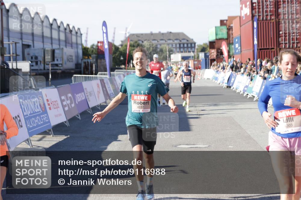 03.10.2025 - Köhlbrandbrückenlauf Jannik Wohlers http://msf.ph/oto/9116988 03.10.2025 13:02:57 Ziel 4095, 4137, 4203, 4279, 4294, 4619, 4747, 5245, 5793, 6175, 6447, 6655, 6770 meine-sportfotos.de