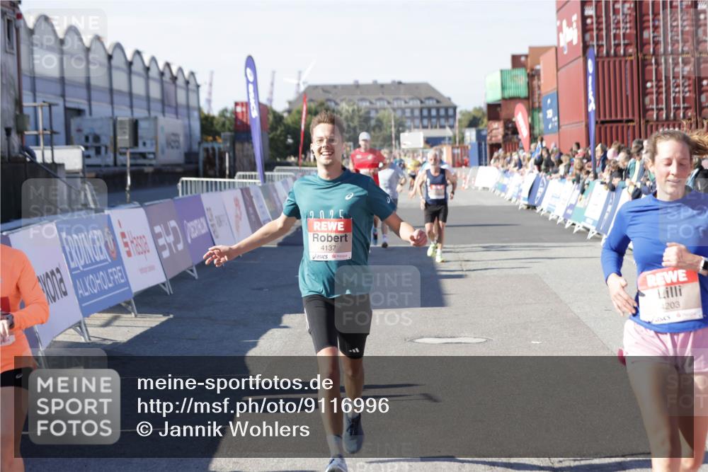 03.10.2025 - Köhlbrandbrückenlauf Jannik Wohlers http://msf.ph/oto/9116996 03.10.2025 13:02:57 Ziel 4095, 4137, 4203, 4279, 4294, 4619, 4747, 5245, 5793, 6175, 6447, 6655, 6770 meine-sportfotos.de