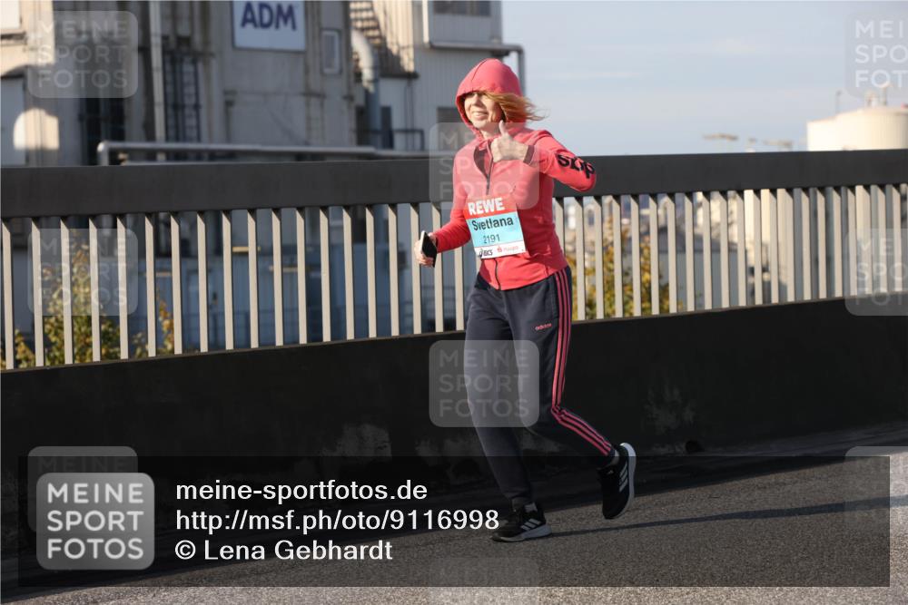 03.10.2025 - Köhlbrandbrückenlauf Lena Gebhardt http://msf.ph/oto/9116998 03.10.2025 10:21:51 Position 2 2191 meine-sportfotos.de
