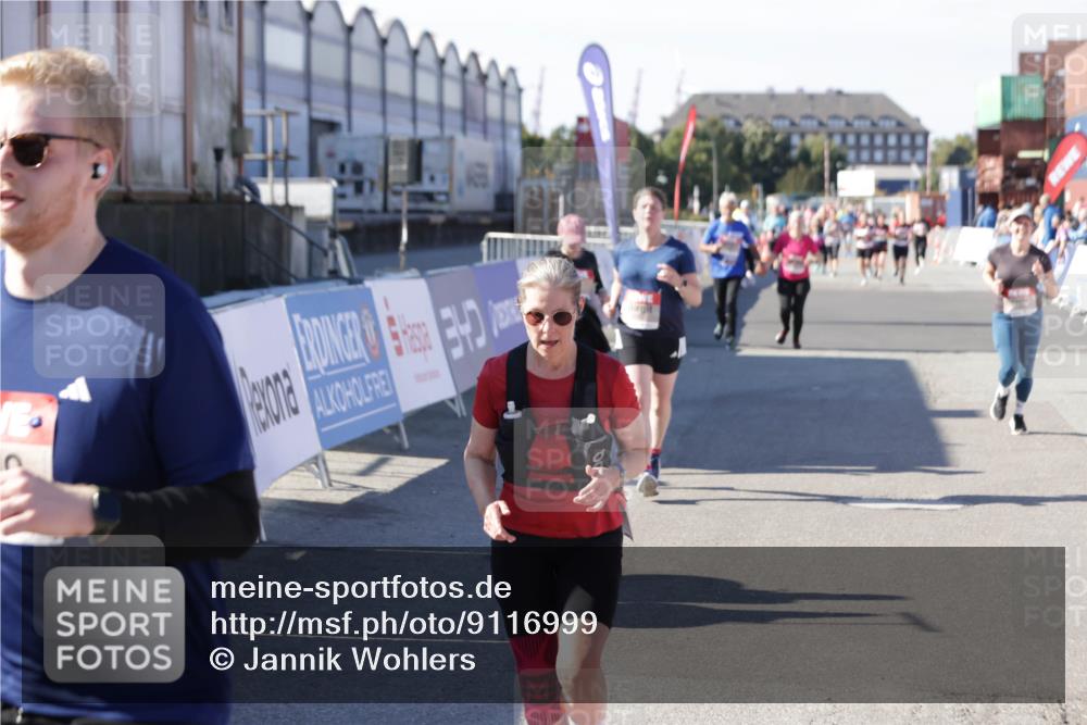 03.10.2025 - Köhlbrandbrückenlauf Jannik Wohlers http://msf.ph/oto/9116999 03.10.2025 13:33:39 Ziel 4006, 4744, 5179, 5281, 5367, 5546, 5579, 6094, 6734 meine-sportfotos.de