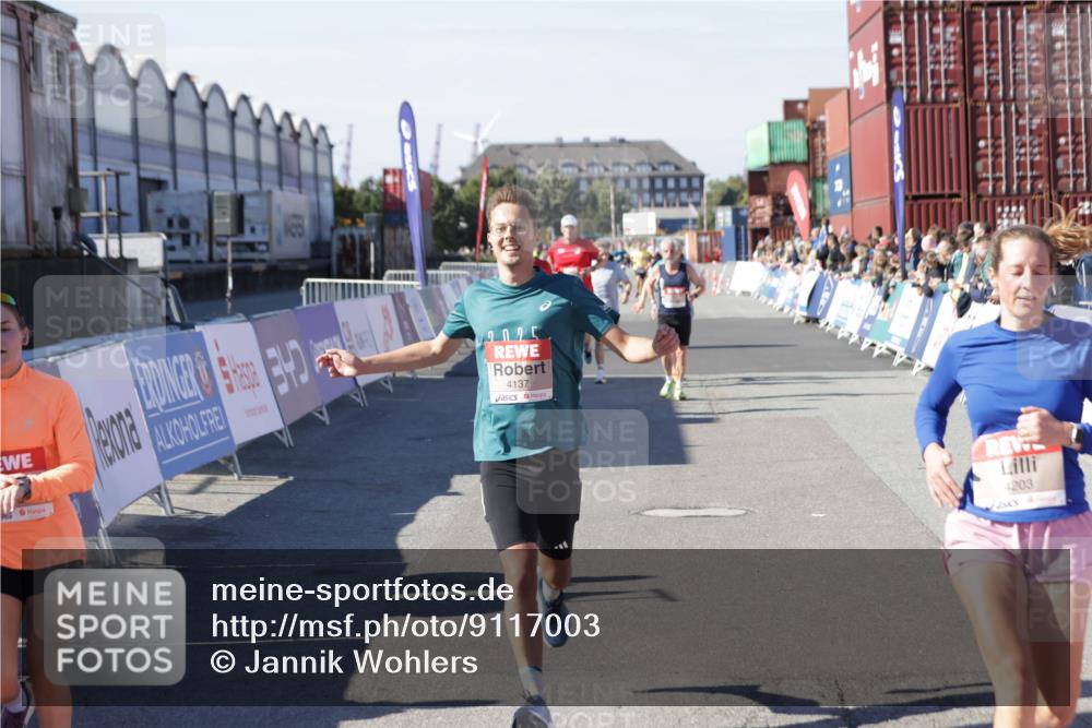 03.10.2025 - Köhlbrandbrückenlauf Jannik Wohlers http://msf.ph/oto/9117003 03.10.2025 13:02:57 Ziel 4095, 4137, 4203, 4279, 4294, 4619, 4747, 5245, 5793, 6175, 6447, 6655, 6770 meine-sportfotos.de