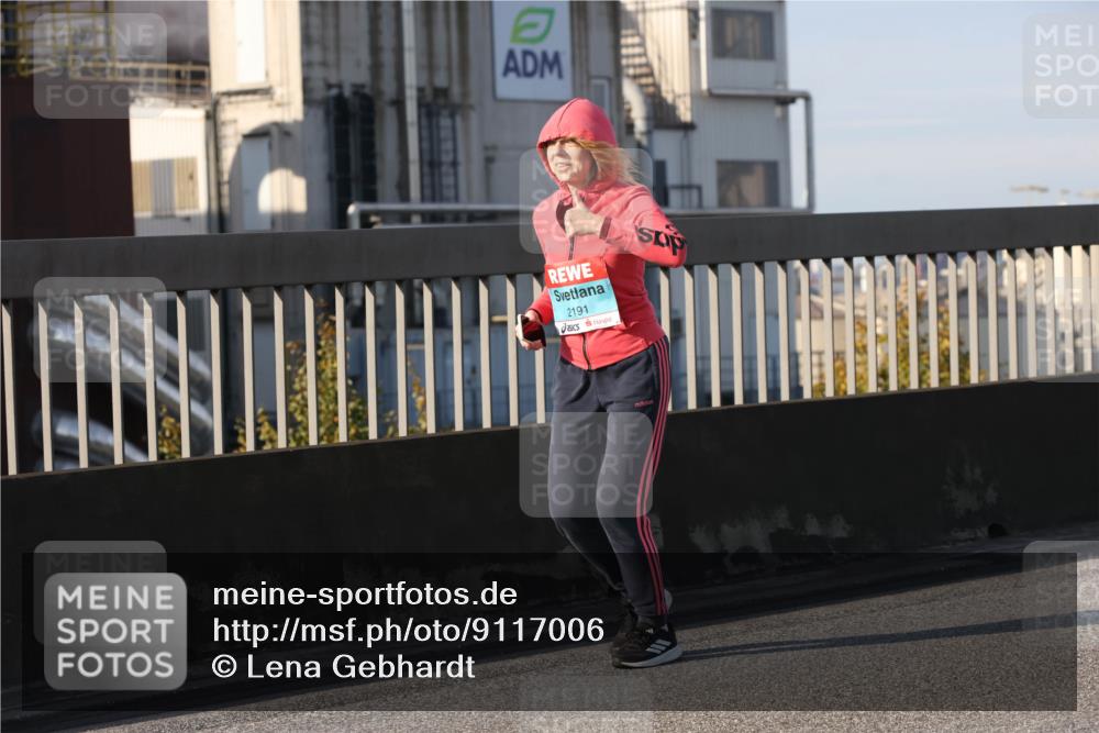 03.10.2025 - Köhlbrandbrückenlauf Lena Gebhardt http://msf.ph/oto/9117006 03.10.2025 10:21:51 Position 2 2191 meine-sportfotos.de