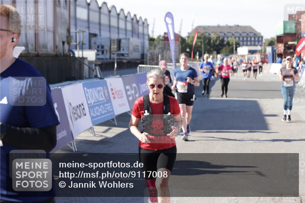 03.10.2025 - Köhlbrandbrückenlauf Jannik Wohlers http://msf.ph/oto/9117008 03.10.2025 13:33:39 Ziel 4006, 4744, 5179, 5281, 5367, 5546, 5579, 6094, 6734 meine-sportfotos.de