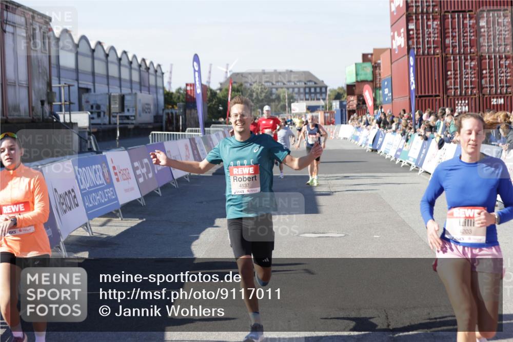 03.10.2025 - Köhlbrandbrückenlauf Jannik Wohlers http://msf.ph/oto/9117011 03.10.2025 13:02:57 Ziel 4095, 4137, 4203, 4279, 4294, 4619, 4747, 5245, 5793, 6175, 6447, 6655, 6770 meine-sportfotos.de