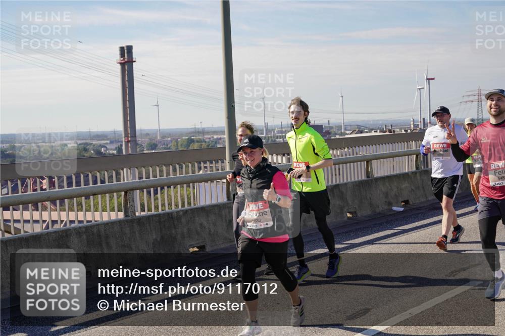 03.10.2025 - Köhlbrandbrückenlauf Michael Burmester http://msf.ph/oto/9117012 03.10.2025 12:58:38 Position 2 5633, 5459 meine-sportfotos.de