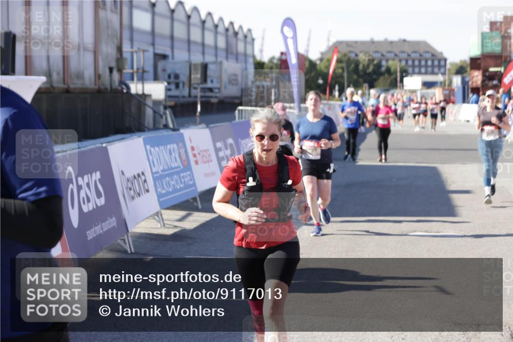 03.10.2025 - Köhlbrandbrückenlauf Jannik Wohlers http://msf.ph/oto/9117013 03.10.2025 13:33:39 Ziel 4006, 4744, 5179, 5281, 5367, 5546, 5579, 6094, 6734 meine-sportfotos.de