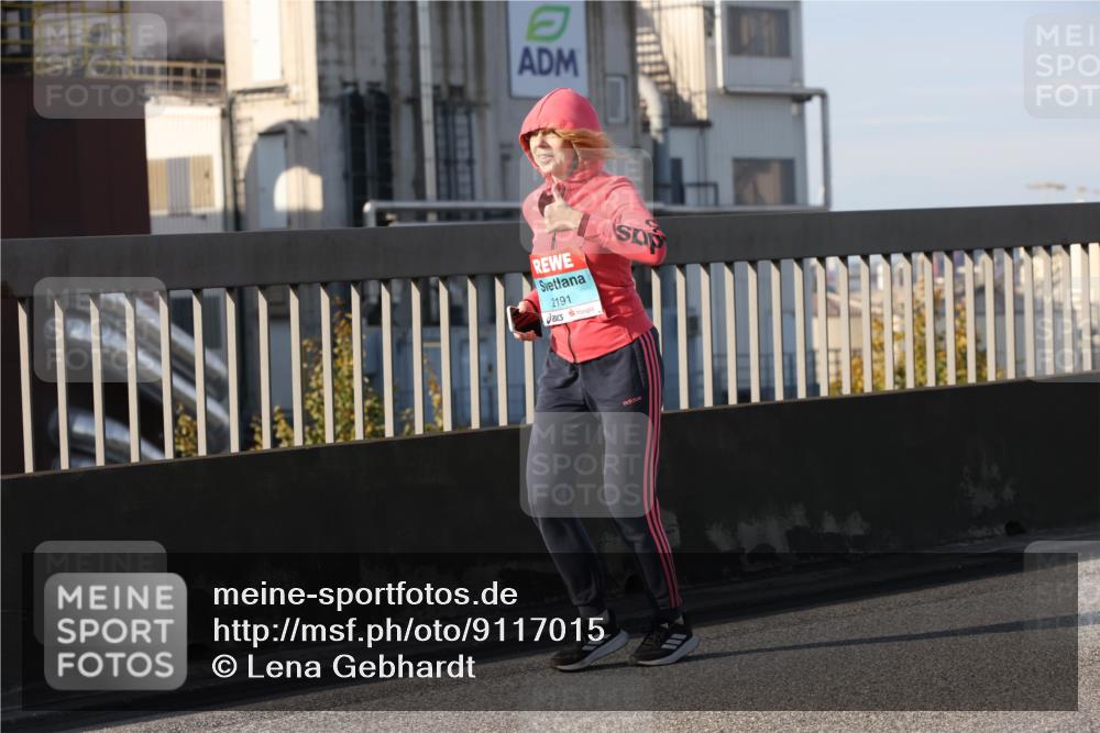 03.10.2025 - Köhlbrandbrückenlauf Lena Gebhardt http://msf.ph/oto/9117015 03.10.2025 10:21:51 Position 2 2191 meine-sportfotos.de