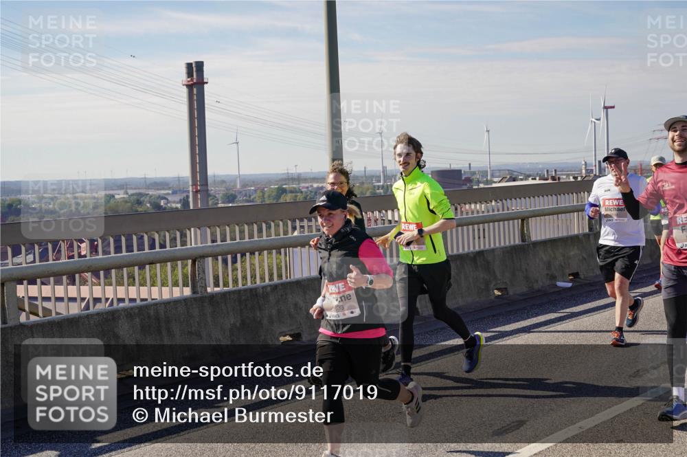 03.10.2025 - Köhlbrandbrückenlauf Michael Burmester http://msf.ph/oto/9117019 03.10.2025 12:58:38 Position 2 5633 meine-sportfotos.de