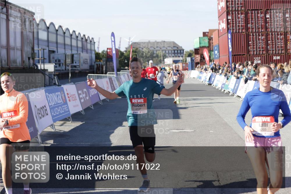 03.10.2025 - Köhlbrandbrückenlauf Jannik Wohlers http://msf.ph/oto/9117022 03.10.2025 13:02:57 Ziel 4095, 4137, 4203, 4279, 4294, 4619, 4747, 5245, 5793, 6175, 6447, 6655, 6770 meine-sportfotos.de