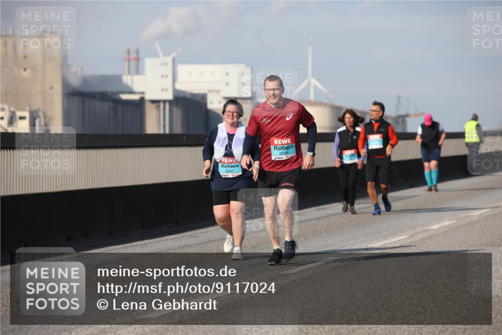 03.10.2025 - Köhlbrandbrückenlauf Lena Gebhardt http://msf.ph/oto/9117024 03.10.2025 10:21:59 Position 2 2650, 2639 meine-sportfotos.de
