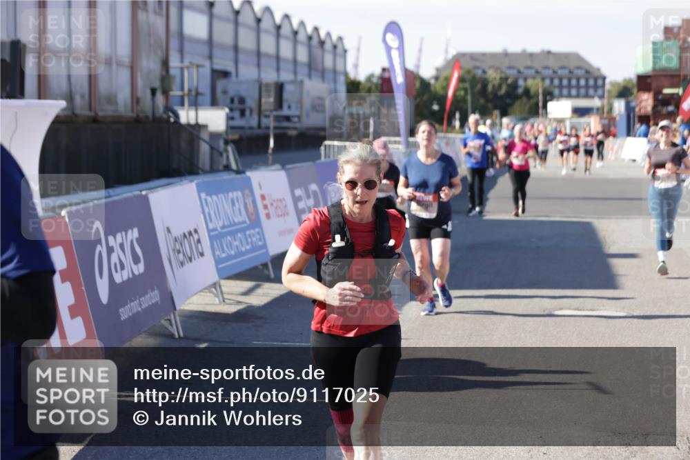 03.10.2025 - Köhlbrandbrückenlauf Jannik Wohlers http://msf.ph/oto/9117025 03.10.2025 13:33:39 Ziel 4006, 4744, 5179, 5281, 5367, 5546, 5579, 6094, 6734 meine-sportfotos.de