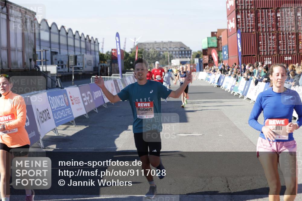 03.10.2025 - Köhlbrandbrückenlauf Jannik Wohlers http://msf.ph/oto/9117028 03.10.2025 13:02:57 Ziel 4095, 4137, 4203, 4279, 4294, 4619, 4747, 5245, 5793, 6175, 6447, 6655, 6770 meine-sportfotos.de