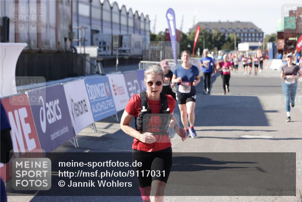 03.10.2025 - Köhlbrandbrückenlauf Jannik Wohlers http://msf.ph/oto/9117031 03.10.2025 13:33:39 Ziel 4006, 4744, 5179, 5281, 5367, 5546, 5579, 6094, 6734 meine-sportfotos.de