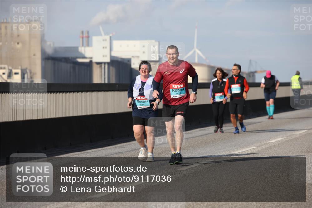 03.10.2025 - Köhlbrandbrückenlauf Lena Gebhardt http://msf.ph/oto/9117036 03.10.2025 10:21:59 Position 2 2650, 2639 meine-sportfotos.de