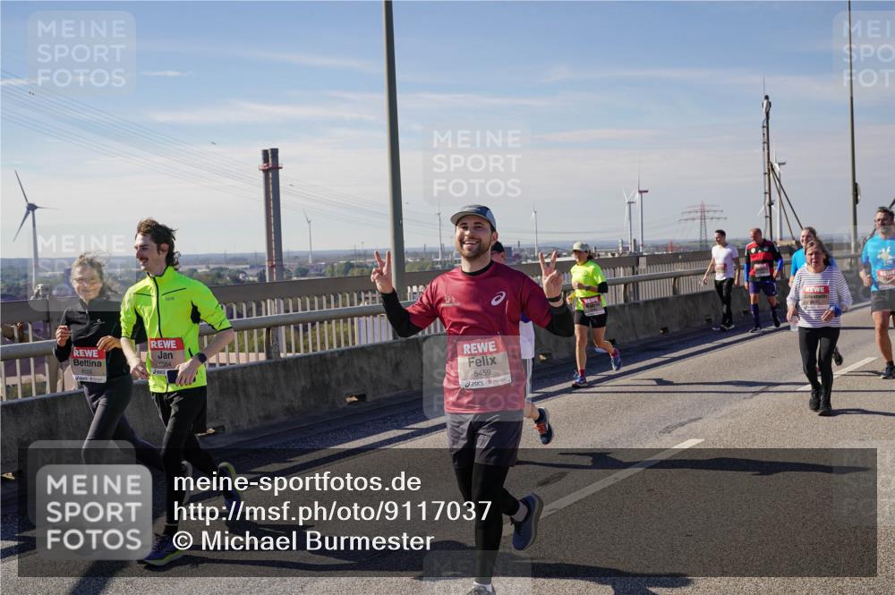 03.10.2025 - Köhlbrandbrückenlauf Michael Burmester http://msf.ph/oto/9117037 03.10.2025 12:58:40 Position 2 6555, 6554, 5459 meine-sportfotos.de
