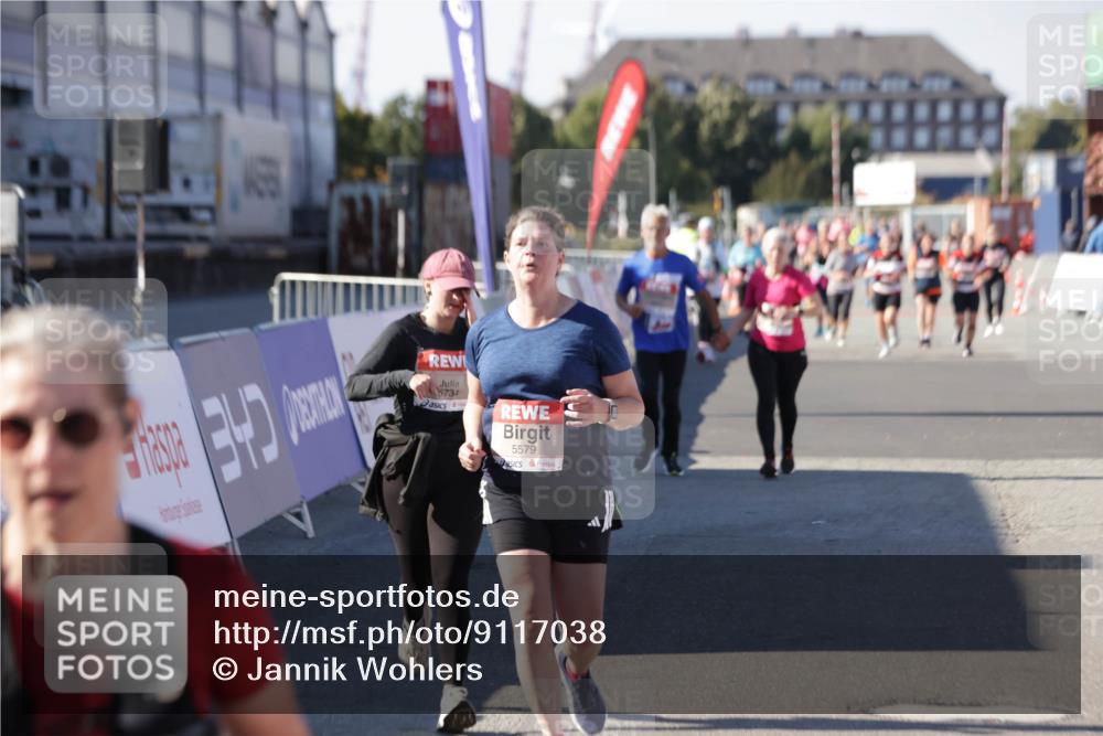03.10.2025 - Köhlbrandbrückenlauf Jannik Wohlers http://msf.ph/oto/9117038 03.10.2025 13:33:40 Ziel 4006, 4744, 5179, 5281, 5367, 5546, 5579, 6094, 6734 meine-sportfotos.de