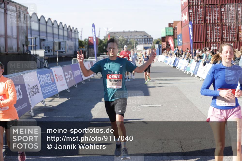 03.10.2025 - Köhlbrandbrückenlauf Jannik Wohlers http://msf.ph/oto/9117040 03.10.2025 13:02:57 Ziel 4095, 4137, 4203, 4279, 4294, 4619, 4747, 5245, 5793, 6175, 6447, 6655, 6770 meine-sportfotos.de