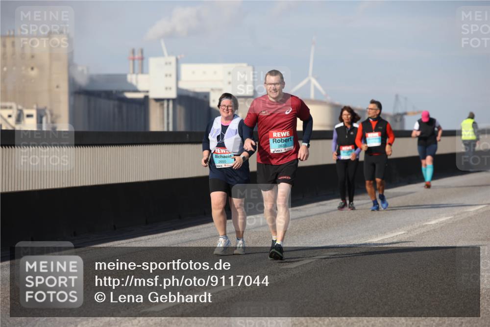 03.10.2025 - Köhlbrandbrückenlauf Lena Gebhardt http://msf.ph/oto/9117044 03.10.2025 10:21:59 Position 2 2650, 2639 meine-sportfotos.de