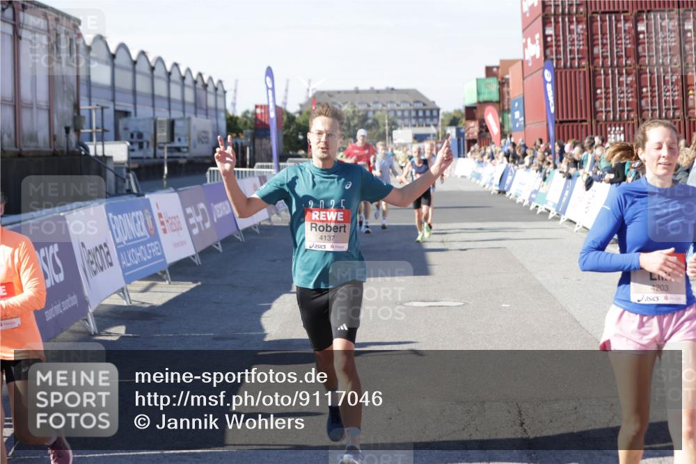 03.10.2025 - Köhlbrandbrückenlauf Jannik Wohlers http://msf.ph/oto/9117046 03.10.2025 13:02:57 Ziel 4095, 4137, 4203, 4279, 4294, 4619, 4747, 5245, 5793, 6175, 6447, 6655, 6770 meine-sportfotos.de