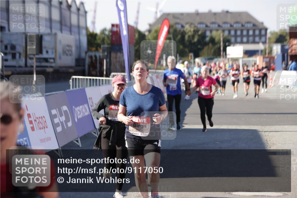 03.10.2025 - Köhlbrandbrückenlauf Jannik Wohlers http://msf.ph/oto/9117050 03.10.2025 13:33:40 Ziel 4006, 4744, 5179, 5281, 5367, 5546, 5579, 6094, 6734 meine-sportfotos.de