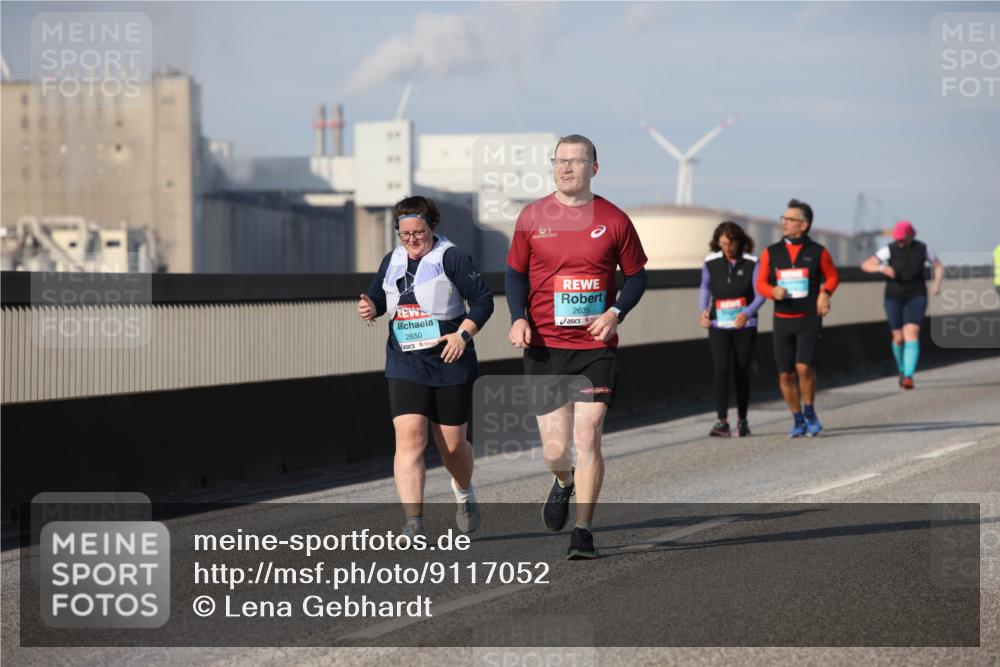 03.10.2025 - Köhlbrandbrückenlauf Lena Gebhardt http://msf.ph/oto/9117052 03.10.2025 10:22:00 Position 2 2650, 2639 meine-sportfotos.de