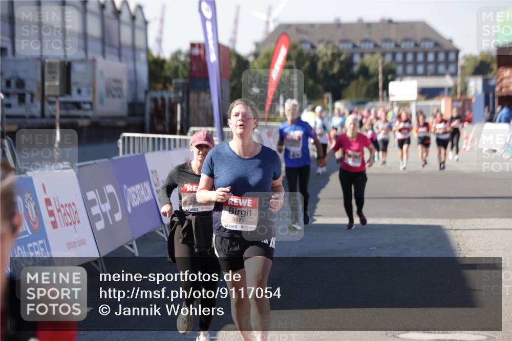 03.10.2025 - Köhlbrandbrückenlauf Jannik Wohlers http://msf.ph/oto/9117054 03.10.2025 13:33:40 Ziel 4006, 4744, 5179, 5281, 5367, 5546, 5579, 6094, 6734 meine-sportfotos.de