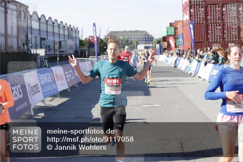 03.10.2025 - Köhlbrandbrückenlauf Jannik Wohlers http://msf.ph/oto/9117058 03.10.2025 13:02:58 Ziel 4095, 4137, 4203, 4279, 4294, 4619, 4747, 6175, 6447, 6655, 6770 meine-sportfotos.de