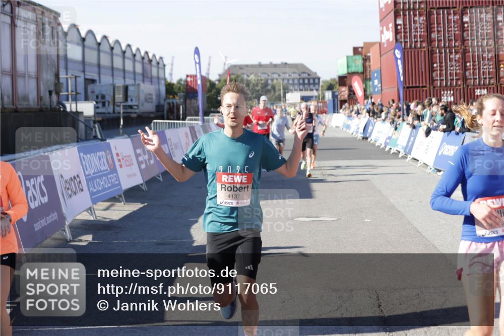 03.10.2025 - Köhlbrandbrückenlauf Jannik Wohlers http://msf.ph/oto/9117065 03.10.2025 13:02:58 Ziel 4095, 4137, 4203, 4279, 4294, 4619, 4747, 6175, 6447, 6655, 6770 meine-sportfotos.de