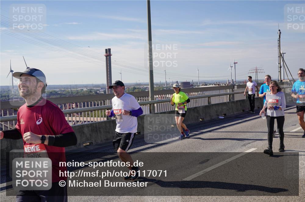 03.10.2025 - Köhlbrandbrückenlauf Michael Burmester http://msf.ph/oto/9117071 03.10.2025 12:58:41 Position 2 5459 meine-sportfotos.de