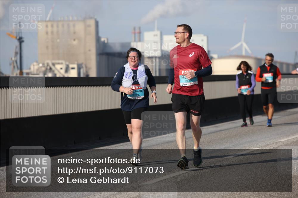 03.10.2025 - Köhlbrandbrückenlauf Lena Gebhardt http://msf.ph/oto/9117073 03.10.2025 10:22:01 Position 2 2650, 2639 meine-sportfotos.de