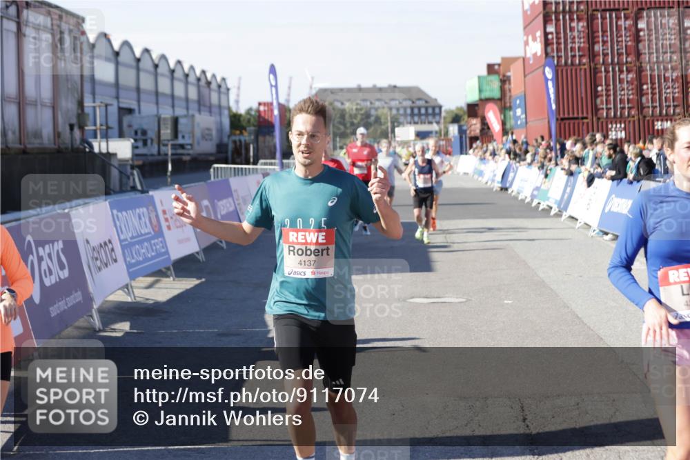 03.10.2025 - Köhlbrandbrückenlauf Jannik Wohlers http://msf.ph/oto/9117074 03.10.2025 13:02:58 Ziel 4095, 4137, 4203, 4279, 4294, 4619, 4747, 6175, 6447, 6655, 6770 meine-sportfotos.de