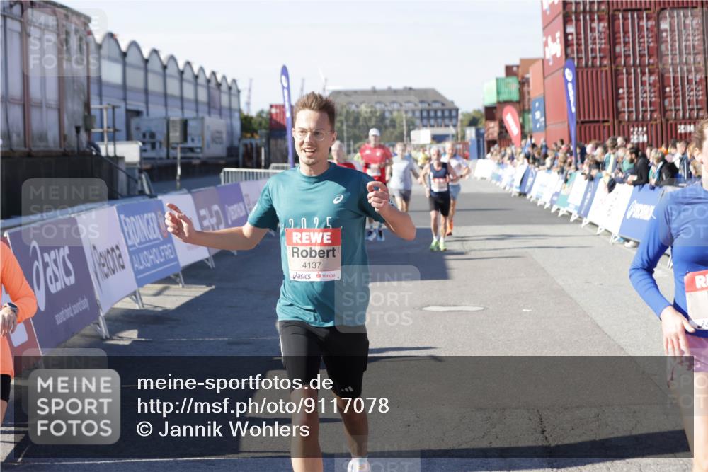 03.10.2025 - Köhlbrandbrückenlauf Jannik Wohlers http://msf.ph/oto/9117078 03.10.2025 13:02:58 Ziel 4095, 4137, 4203, 4279, 4294, 4619, 4747, 6175, 6447, 6655, 6770 meine-sportfotos.de