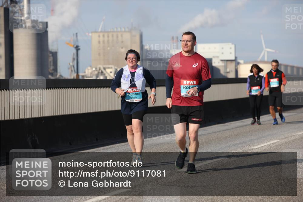 03.10.2025 - Köhlbrandbrückenlauf Lena Gebhardt http://msf.ph/oto/9117081 03.10.2025 10:22:03 Position 2 2650 meine-sportfotos.de
