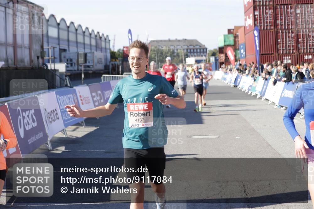 03.10.2025 - Köhlbrandbrückenlauf Jannik Wohlers http://msf.ph/oto/9117084 03.10.2025 13:02:58 Ziel 4095, 4137, 4203, 4279, 4294, 4619, 4747, 6175, 6447, 6655, 6770 meine-sportfotos.de