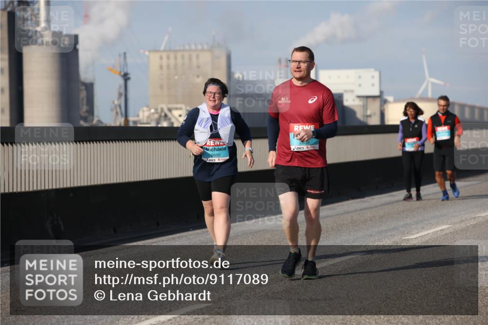 03.10.2025 - Köhlbrandbrückenlauf Lena Gebhardt http://msf.ph/oto/9117089 03.10.2025 10:22:03 Position 2 2650, 2639 meine-sportfotos.de