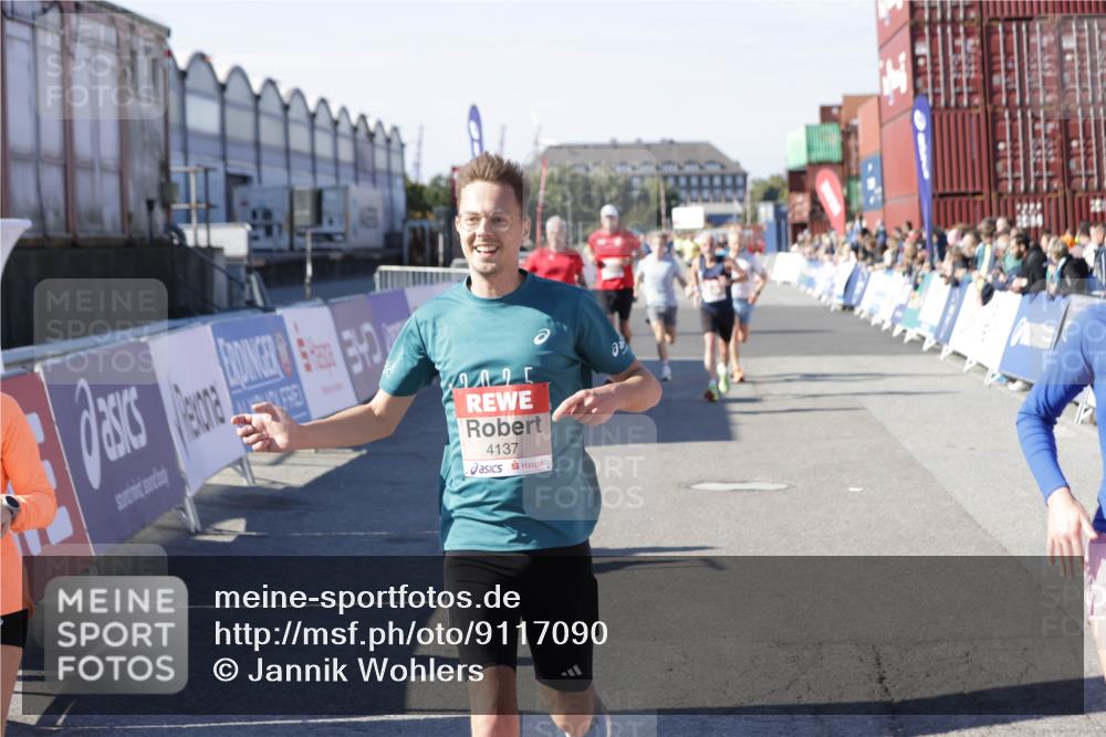 03.10.2025 - Köhlbrandbrückenlauf Jannik Wohlers http://msf.ph/oto/9117090 03.10.2025 13:02:58 Ziel 4095, 4137, 4203, 4279, 4294, 4619, 4747, 6175, 6447, 6655, 6770 meine-sportfotos.de