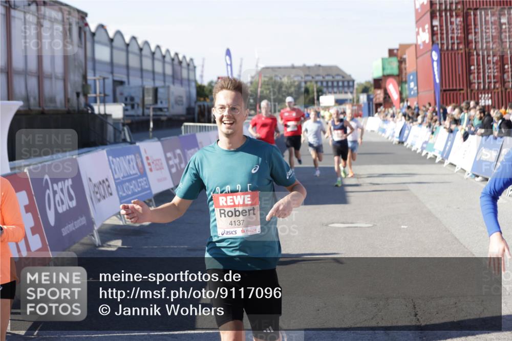 03.10.2025 - Köhlbrandbrückenlauf Jannik Wohlers http://msf.ph/oto/9117096 03.10.2025 13:02:58 Ziel 4095, 4137, 4203, 4279, 4294, 4619, 4747, 6175, 6447, 6655, 6770 meine-sportfotos.de