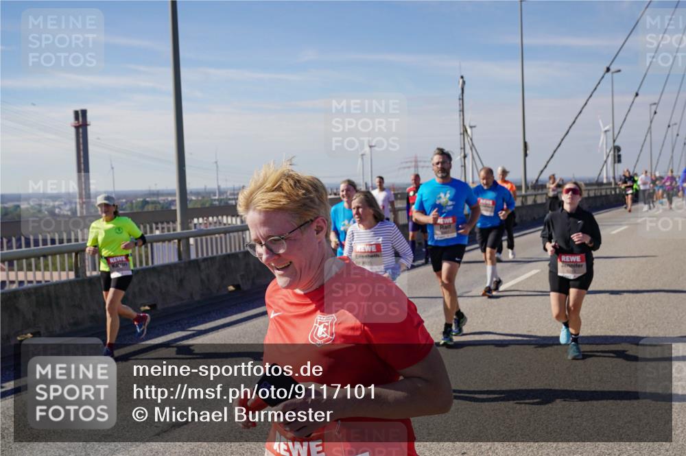 03.10.2025 - Köhlbrandbrückenlauf Michael Burmester http://msf.ph/oto/9117101 03.10.2025 12:58:42 Position 2 88, 9 meine-sportfotos.de