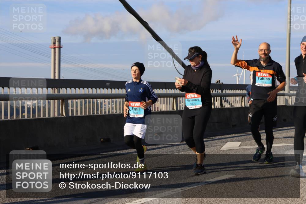 03.10.2025 - Köhlbrandbrückenlauf Strokosch-Dieckow http://msf.ph/oto/9117103 03.10.2025 09:50:25 Position 2 3178, 3175, 1925 meine-sportfotos.de