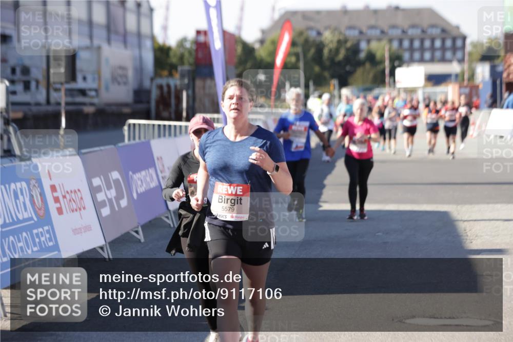 03.10.2025 - Köhlbrandbrückenlauf Jannik Wohlers http://msf.ph/oto/9117106 03.10.2025 13:33:40 Ziel 4006, 4744, 5179, 5281, 5367, 5546, 5579, 6094, 6734 meine-sportfotos.de