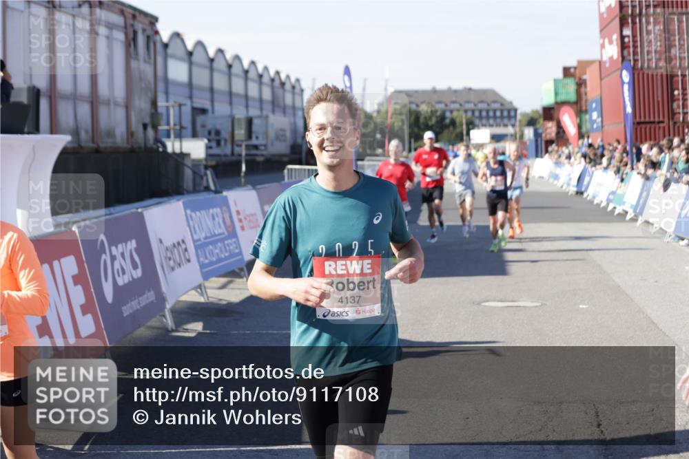 03.10.2025 - Köhlbrandbrückenlauf Jannik Wohlers http://msf.ph/oto/9117108 03.10.2025 13:02:58 Ziel 4095, 4137, 4203, 4279, 4294, 4619, 4747, 6175, 6447, 6655, 6770 meine-sportfotos.de
