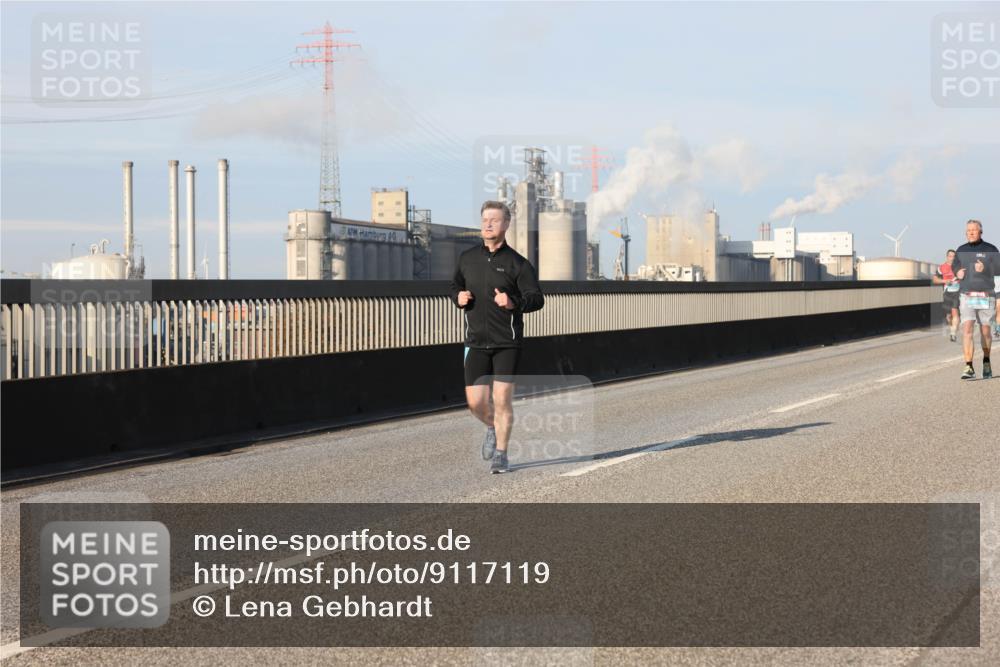 03.10.2025 - Köhlbrandbrückenlauf Lena Gebhardt http://msf.ph/oto/9117119 03.10.2025 09:44:19 Position 2  meine-sportfotos.de