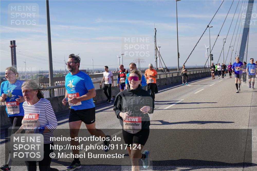 03.10.2025 - Köhlbrandbrückenlauf Michael Burmester http://msf.ph/oto/9117124 03.10.2025 12:58:43 Position 2 6453, 4923, 5215 meine-sportfotos.de