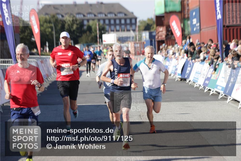 03.10.2025 - Köhlbrandbrückenlauf Jannik Wohlers http://msf.ph/oto/9117125 03.10.2025 13:02:59 Ziel 4095, 4137, 4203, 4279, 4294, 4619, 4747, 6175, 6447, 6655, 6770 meine-sportfotos.de