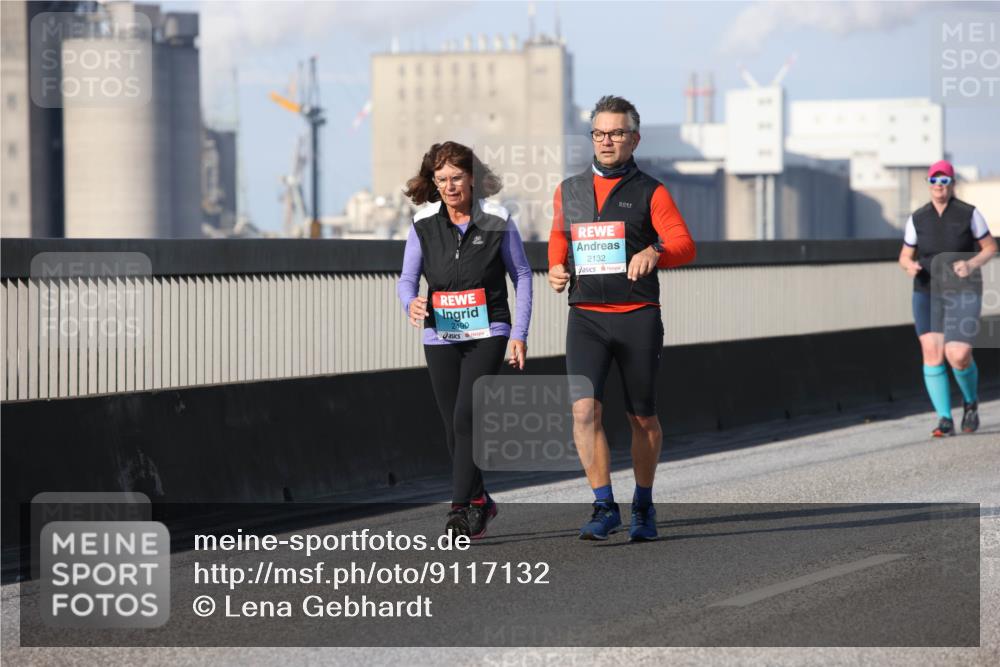 03.10.2025 - Köhlbrandbrückenlauf Lena Gebhardt http://msf.ph/oto/9117132 03.10.2025 10:22:10 Position 2 2190, 2132 meine-sportfotos.de