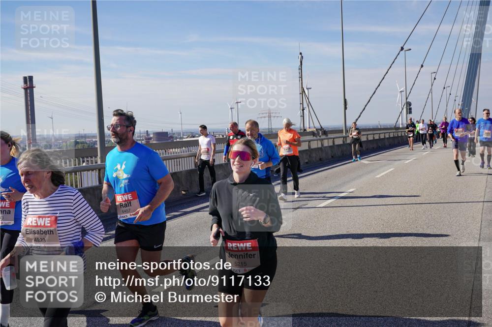 03.10.2025 - Köhlbrandbrückenlauf Michael Burmester http://msf.ph/oto/9117133 03.10.2025 12:58:43 Position 2 53, 4923, 6457, 5215 meine-sportfotos.de