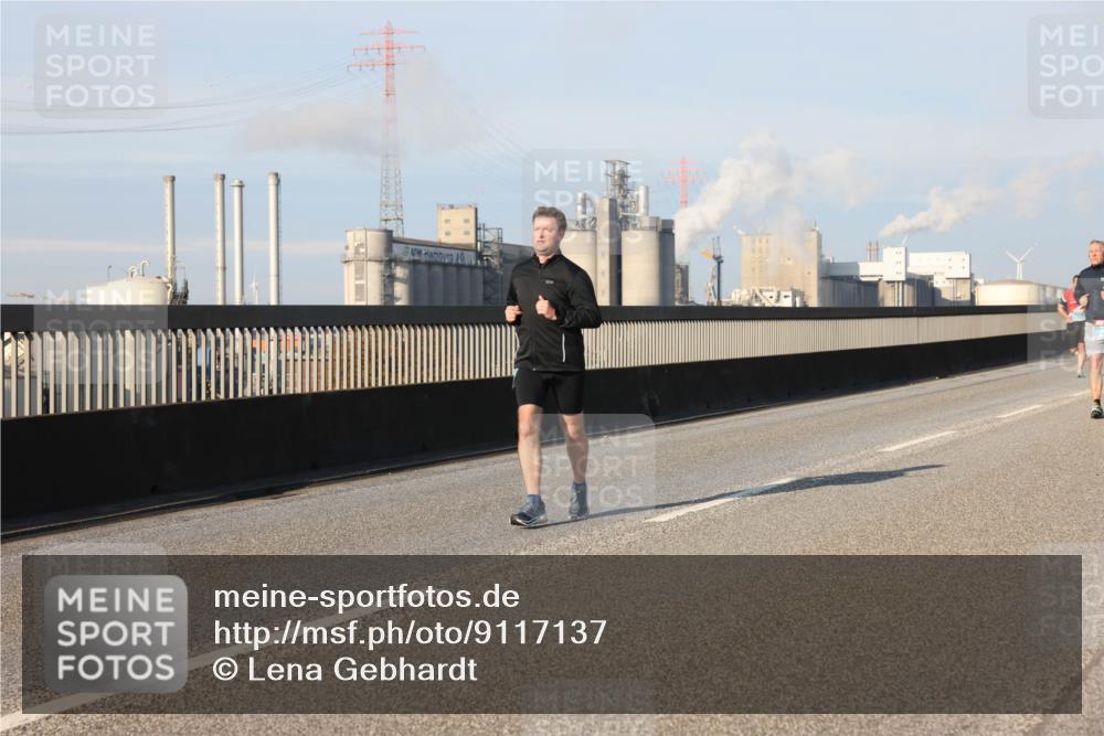 03.10.2025 - Köhlbrandbrückenlauf Lena Gebhardt http://msf.ph/oto/9117137 03.10.2025 09:44:20 Position 2  meine-sportfotos.de