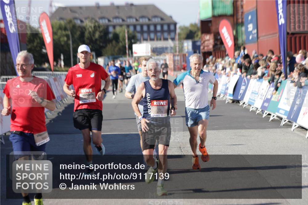 03.10.2025 - Köhlbrandbrückenlauf Jannik Wohlers http://msf.ph/oto/9117139 03.10.2025 13:03:00 Ziel 4095, 4137, 4203, 4279, 4294, 4619, 4747, 6175, 6447, 6655, 6770 meine-sportfotos.de