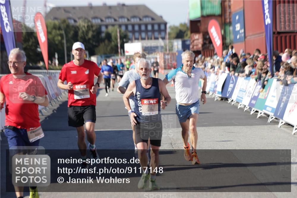 03.10.2025 - Köhlbrandbrückenlauf Jannik Wohlers http://msf.ph/oto/9117148 03.10.2025 13:03:00 Ziel 4095, 4137, 4203, 4279, 4294, 4619, 4747, 6175, 6447, 6655, 6770 meine-sportfotos.de