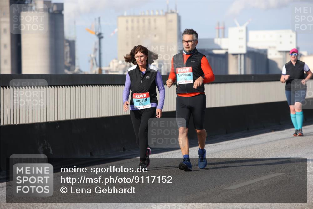 03.10.2025 - Köhlbrandbrückenlauf Lena Gebhardt http://msf.ph/oto/9117152 03.10.2025 10:22:11 Position 2 2490, 2132 meine-sportfotos.de